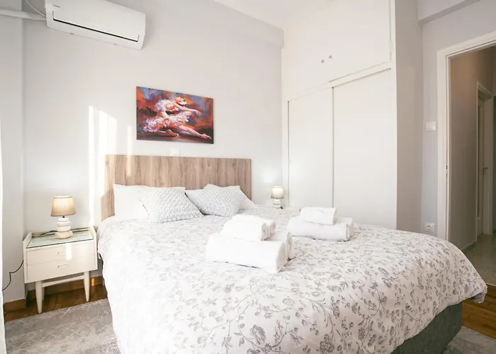 Modern Renovated Place In The City - Medley Serenity